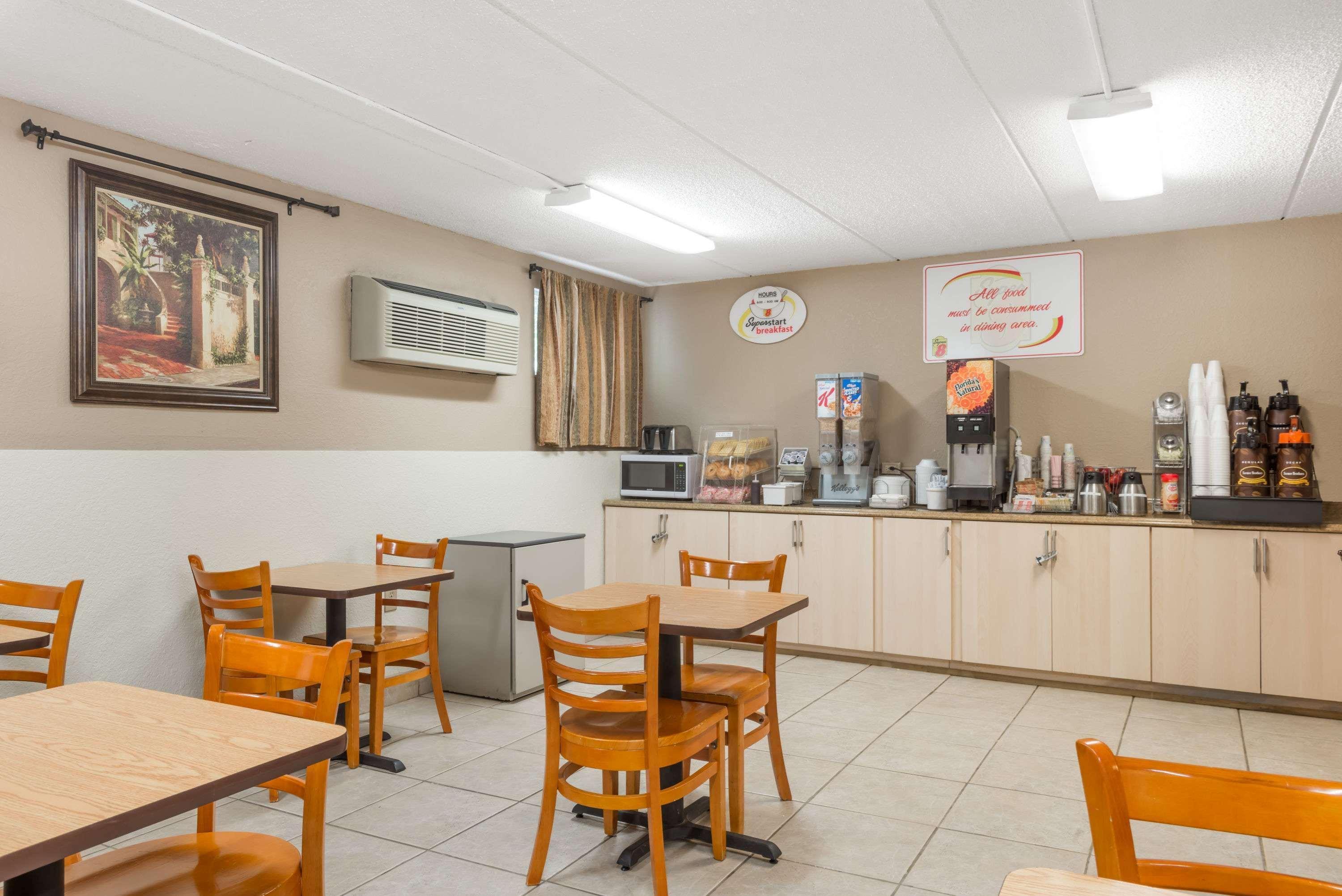Motel Super 8 By Wyndham Danbury Exterior foto