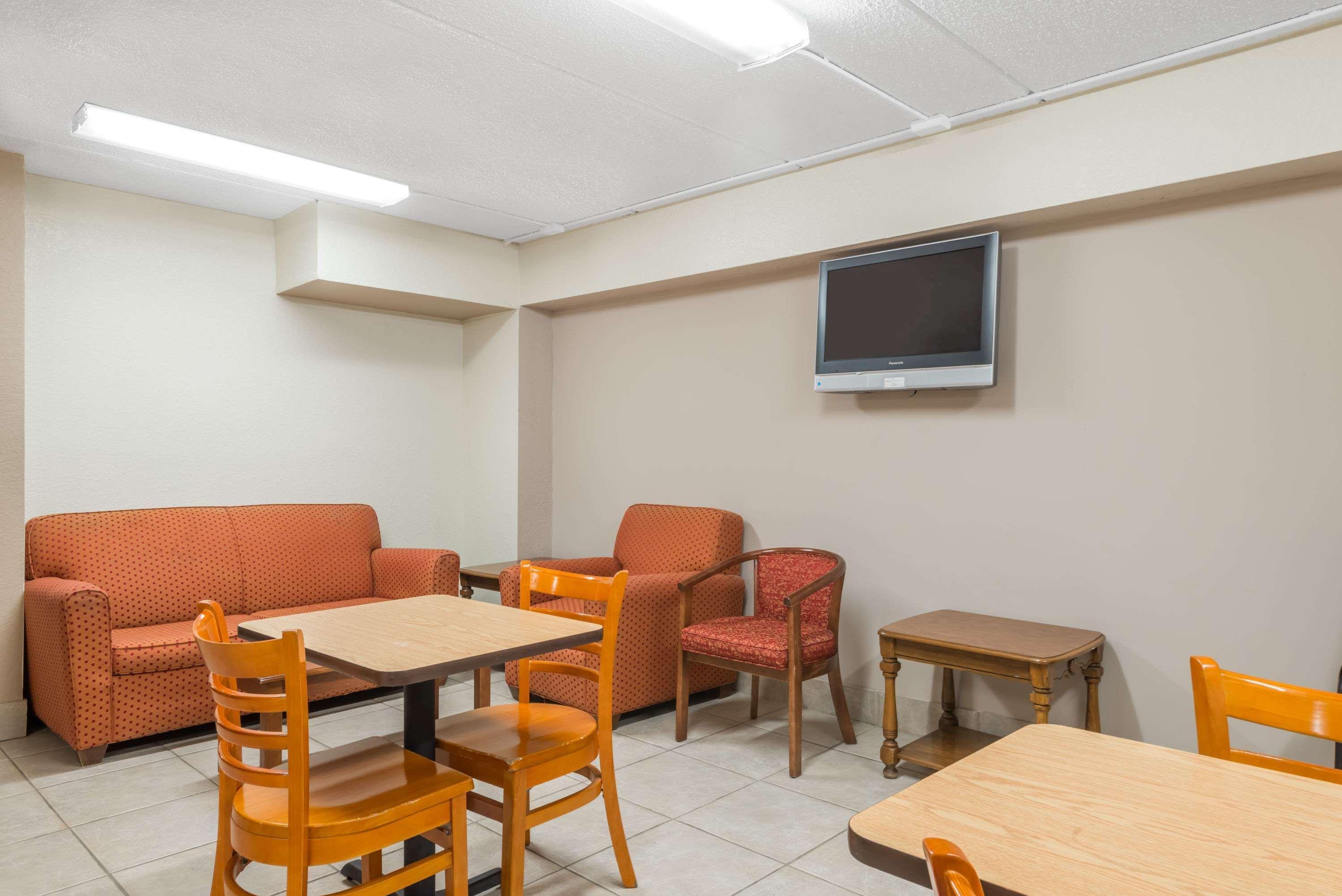 Motel Super 8 By Wyndham Danbury Exterior foto