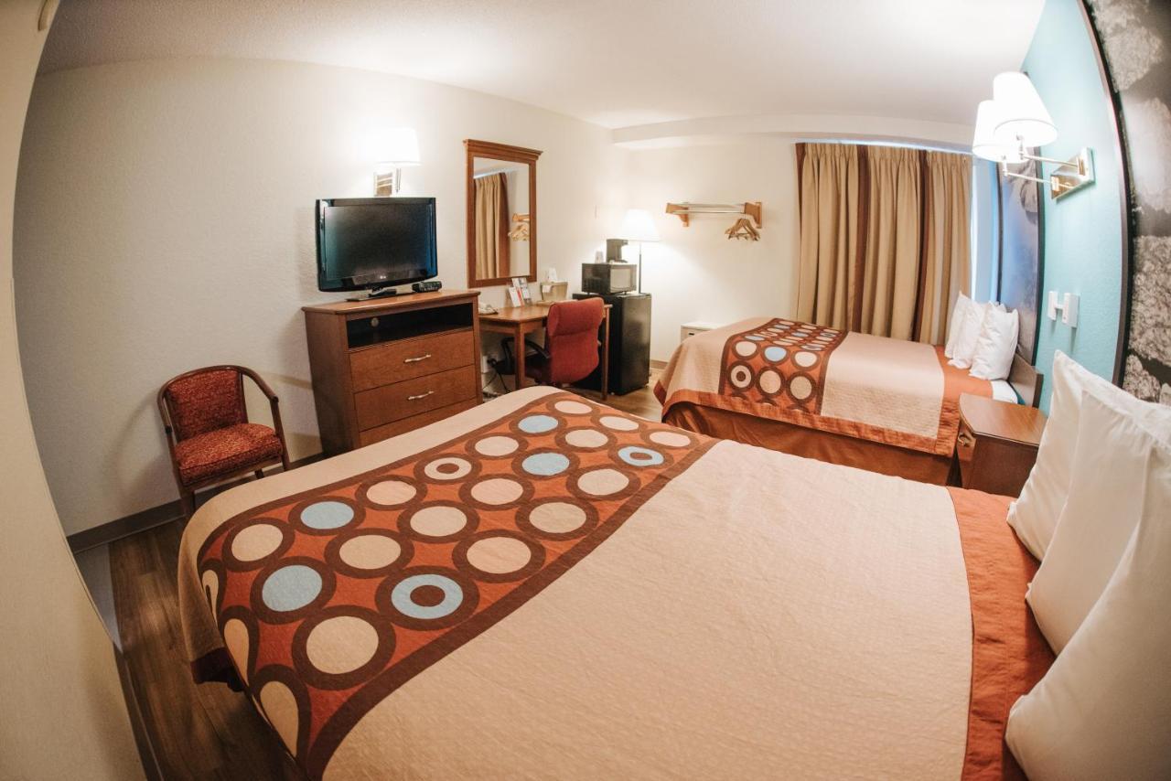 Motel Super 8 By Wyndham Danbury Exterior foto